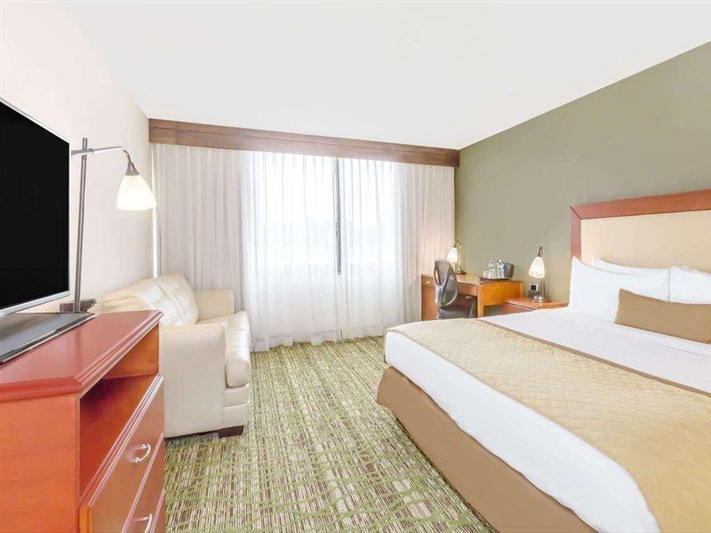 Clarion Hotel & Suites Маунт-Лорел Екстер'єр фото