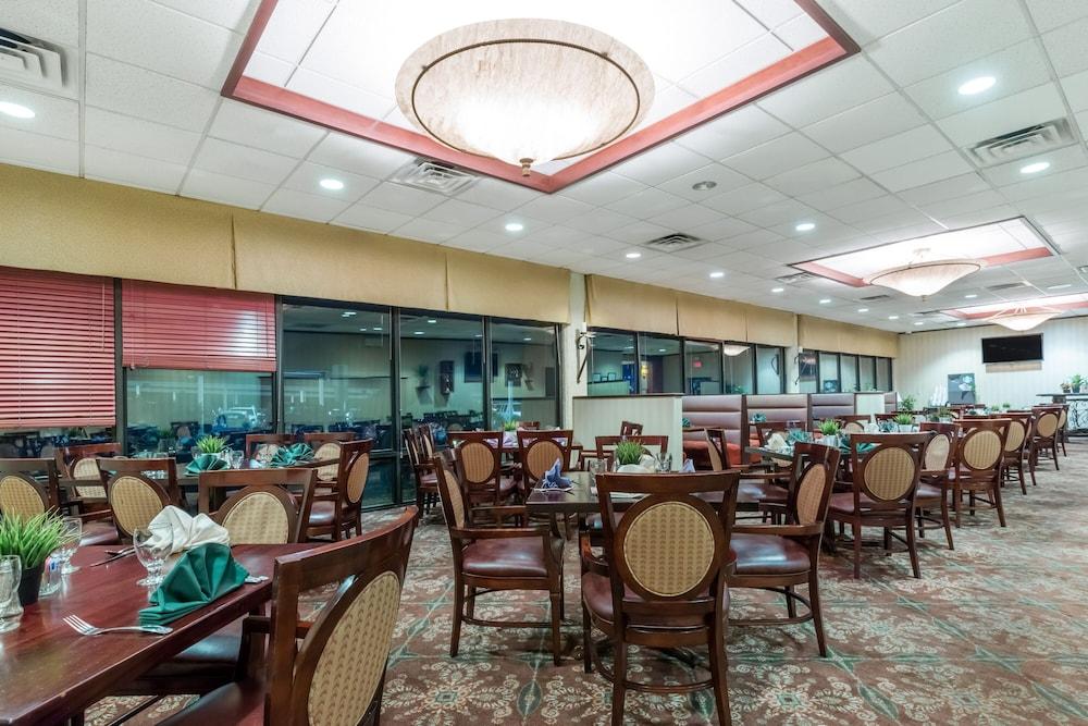 Clarion Hotel & Suites Маунт-Лорел Екстер'єр фото