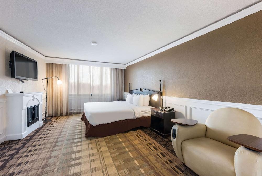 Clarion Hotel & Suites Маунт-Лорел Екстер'єр фото